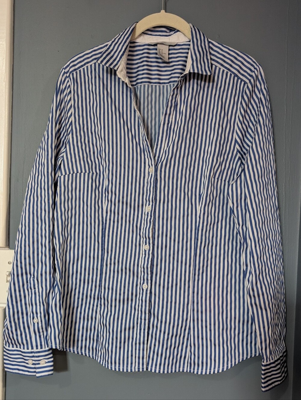 EUC H&M Striped Women's Button-Up Size 4 *E14